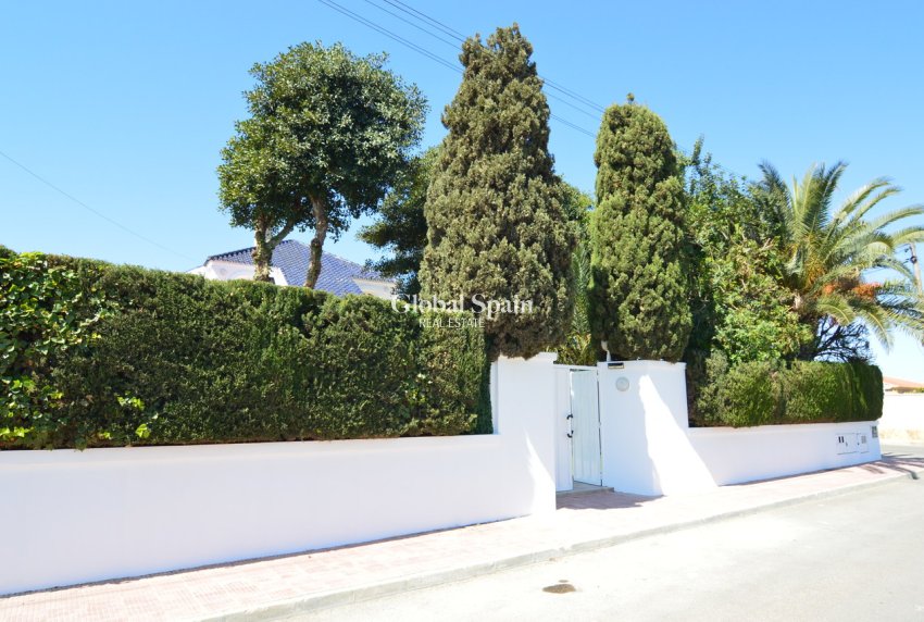 Odsprzedaż - WILLA  -
TORREVIEJA - 