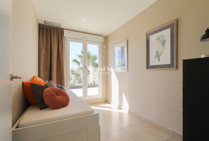 Odsprzedaż - WILLA  -
TORREVIEJA - 