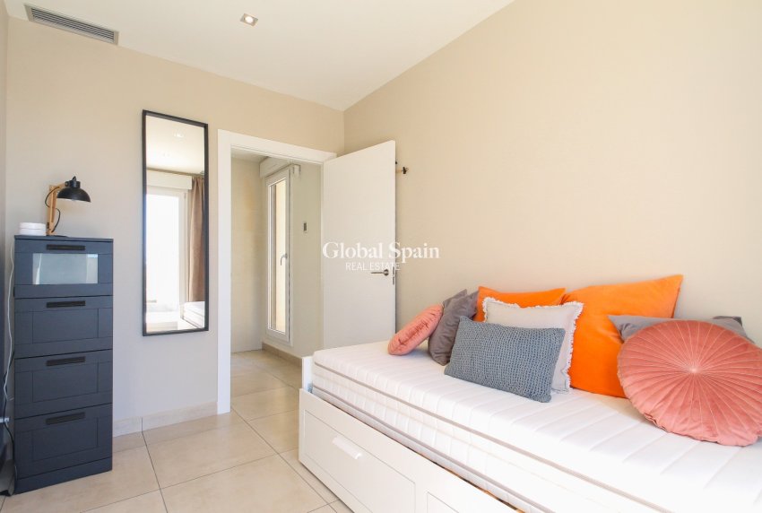 Odsprzedaż - WILLA  -
TORREVIEJA - 