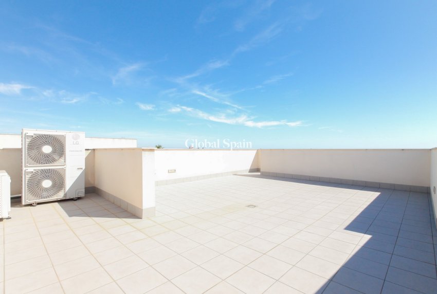 Odsprzedaż - WILLA  -
TORREVIEJA - 