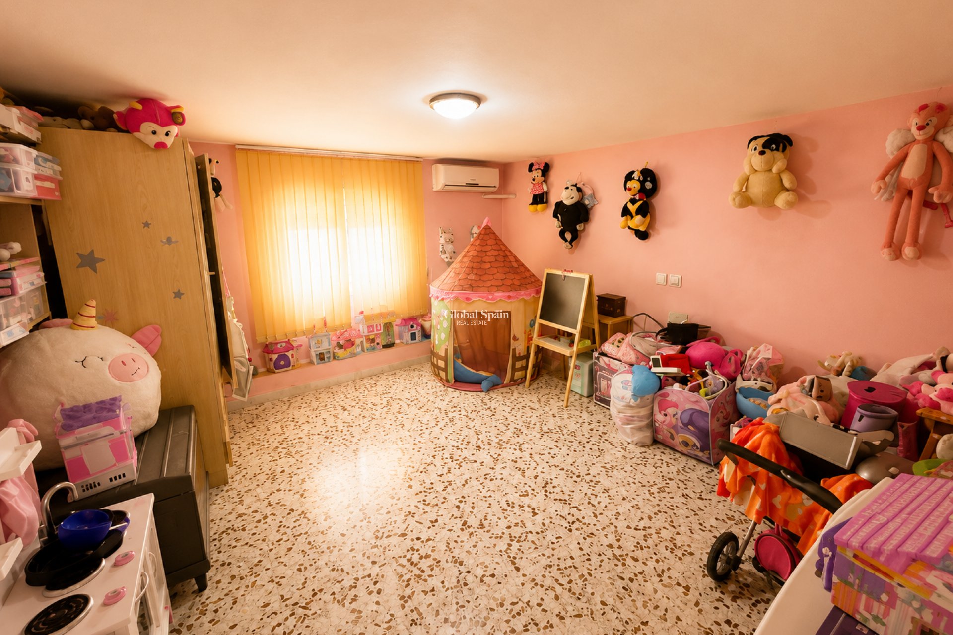 Odsprzedaż - WILLA  -
TORREVIEJA - 
