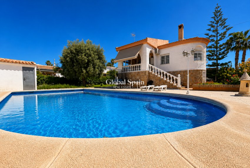 Odsprzedaż - WILLA  -
TORREVIEJA - 