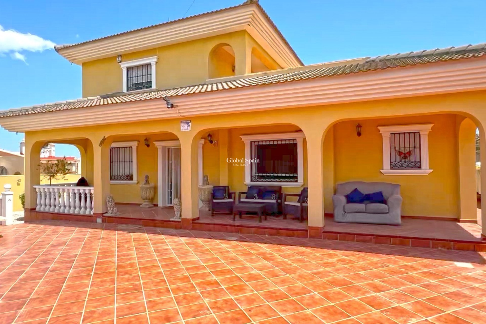 Odsprzedaż - WILLA  -
TORREVIEJA - 