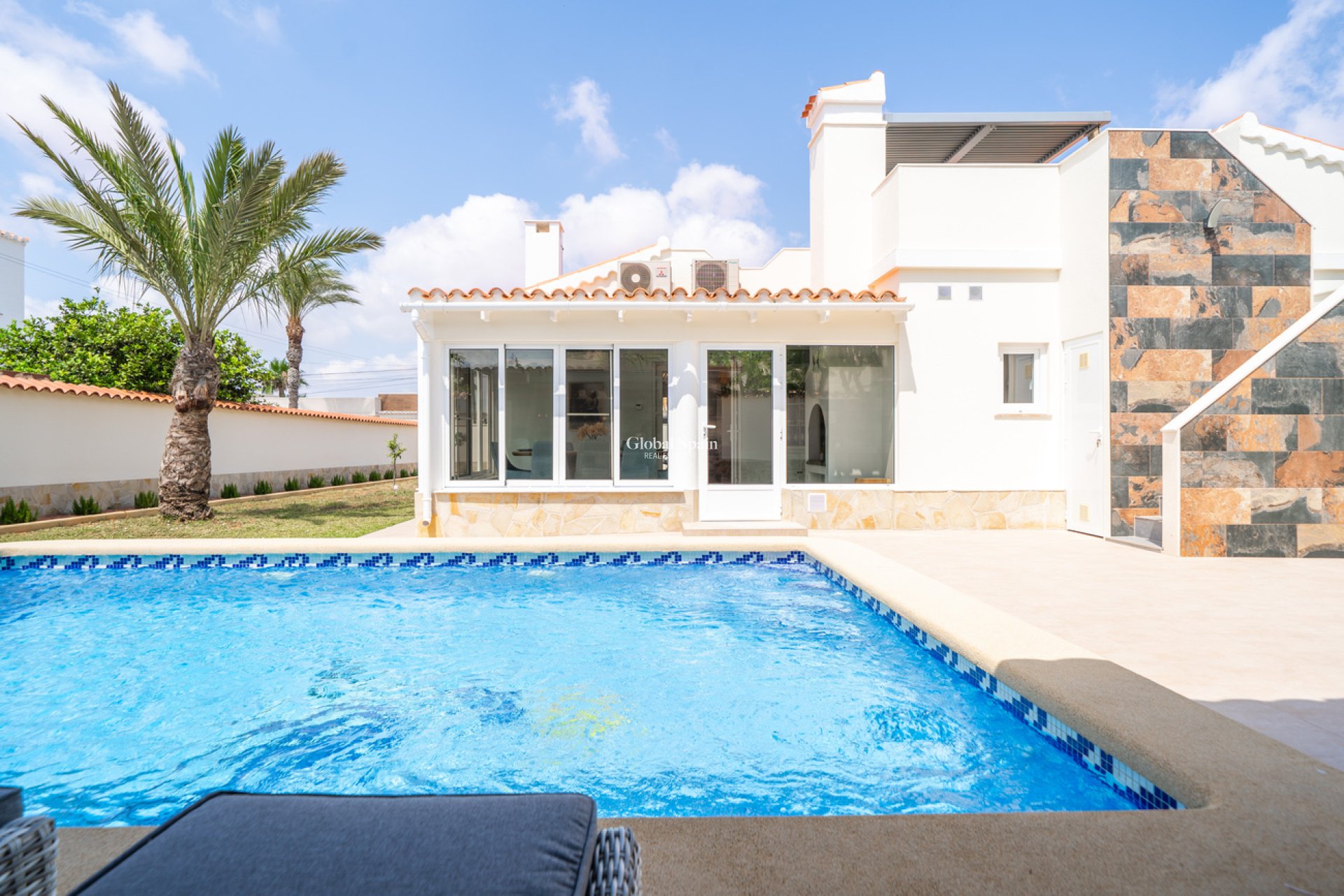 Odsprzedaż - WILLA  -
TORREVIEJA - 