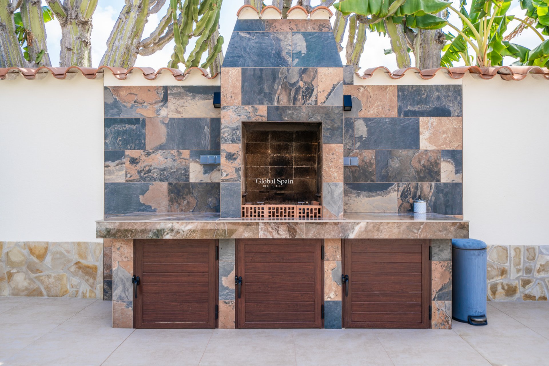 Odsprzedaż - WILLA  -
TORREVIEJA - 