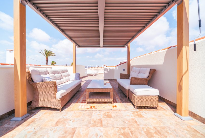 Odsprzedaż - WILLA  -
TORREVIEJA - 
