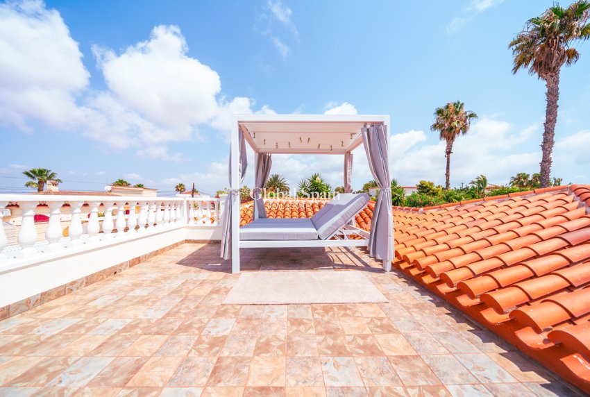 Odsprzedaż - WILLA  -
TORREVIEJA - 