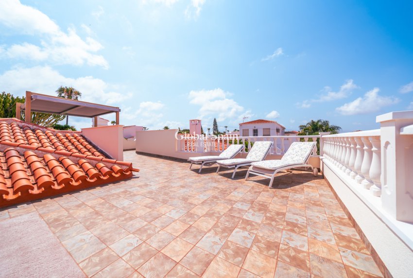 Odsprzedaż - WILLA  -
TORREVIEJA - 
