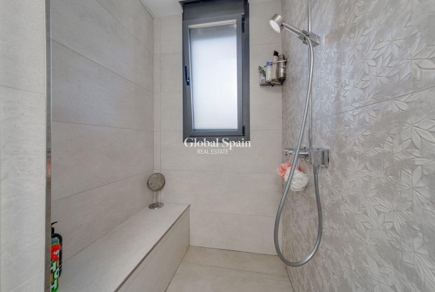 Odsprzedaż - WILLA  -
TORREVIEJA - 