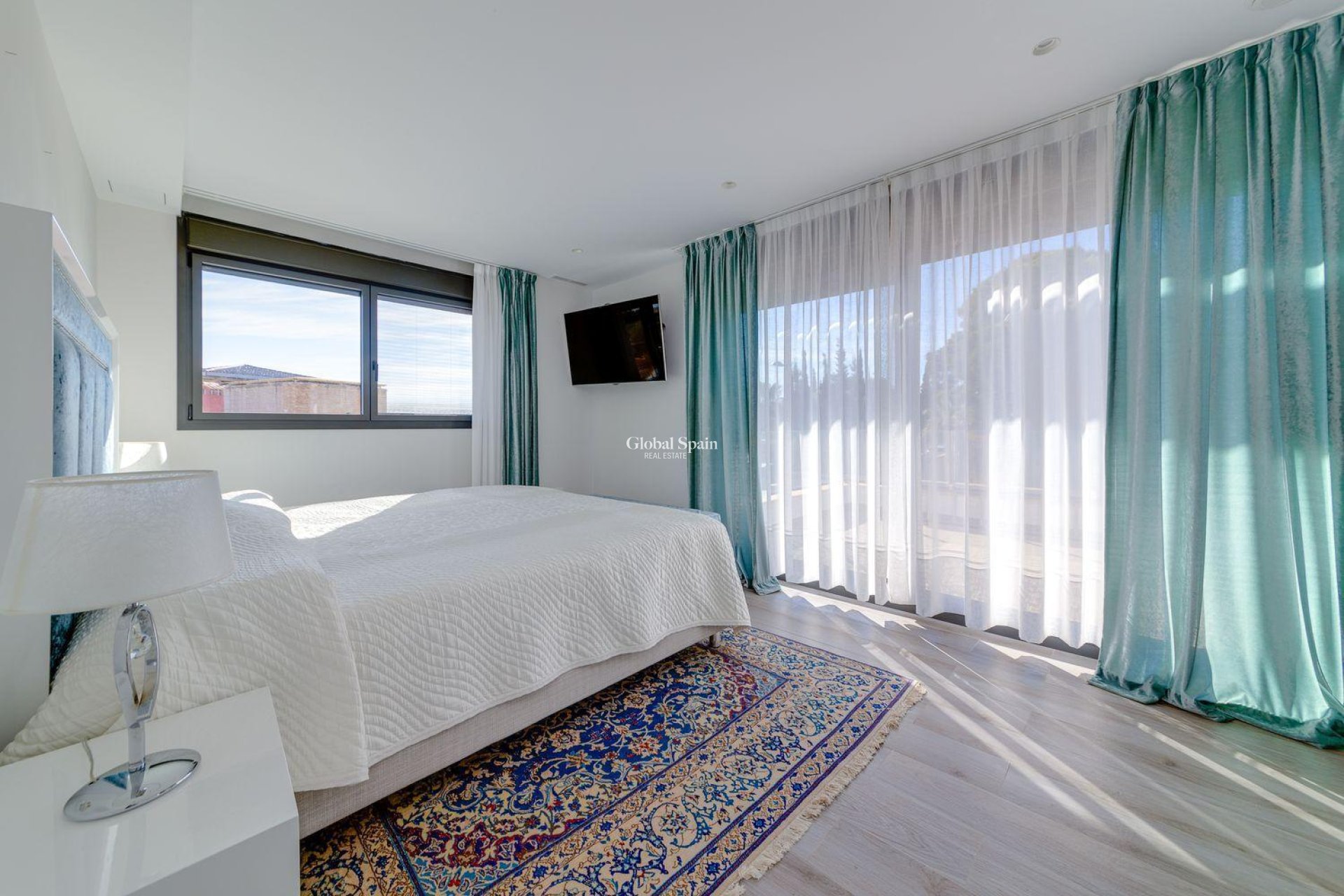 Odsprzedaż - WILLA  -
TORREVIEJA - 
