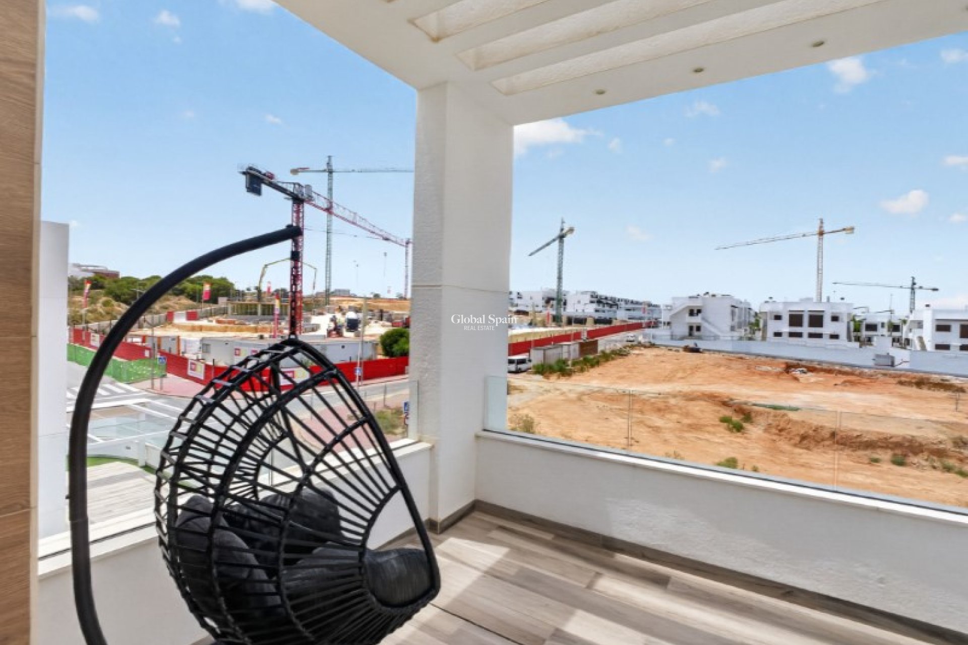 Odsprzedaż - WILLA  -
TORREVIEJA - 