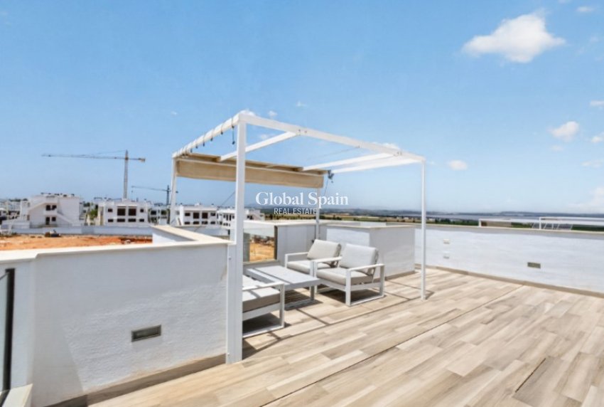 Odsprzedaż - WILLA  -
TORREVIEJA - 