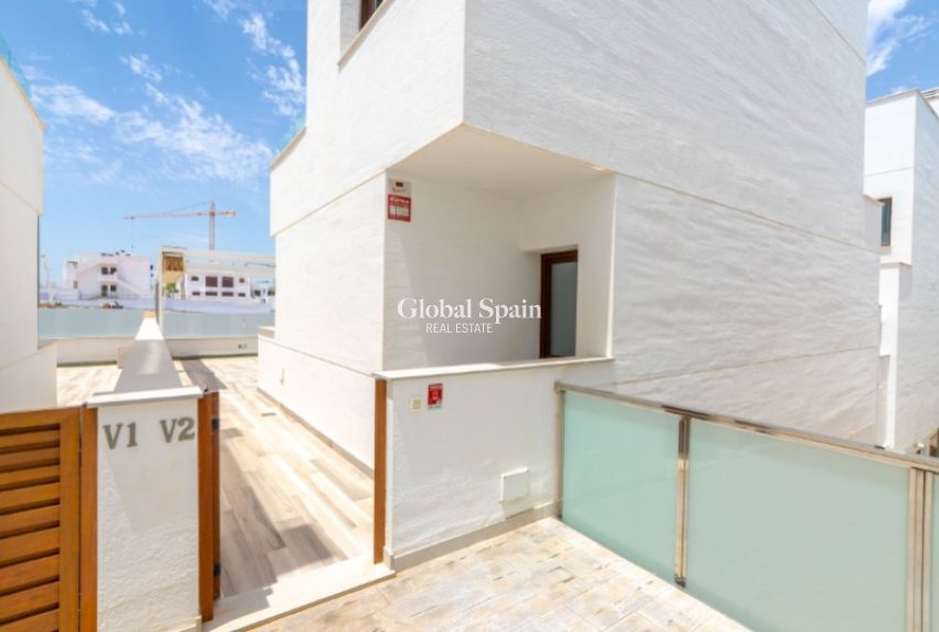 Odsprzedaż - WILLA  -
TORREVIEJA - 
