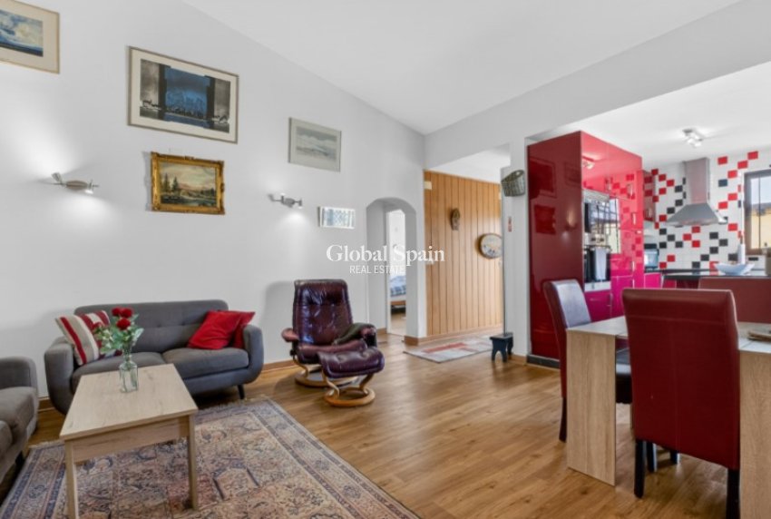Odsprzedaż - WILLA  -
TORREVIEJA - 