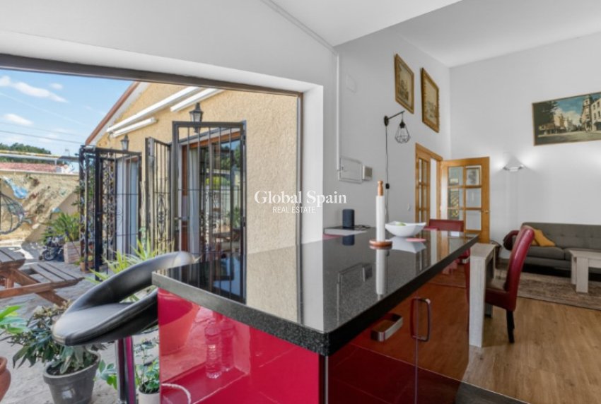 Odsprzedaż - WILLA  -
TORREVIEJA - 