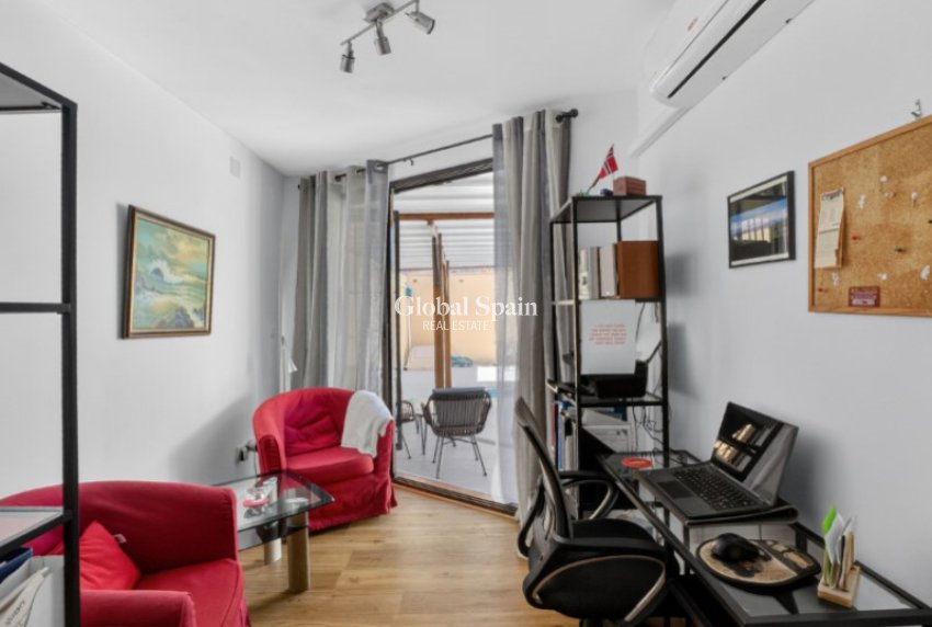 Odsprzedaż - WILLA  -
TORREVIEJA - 