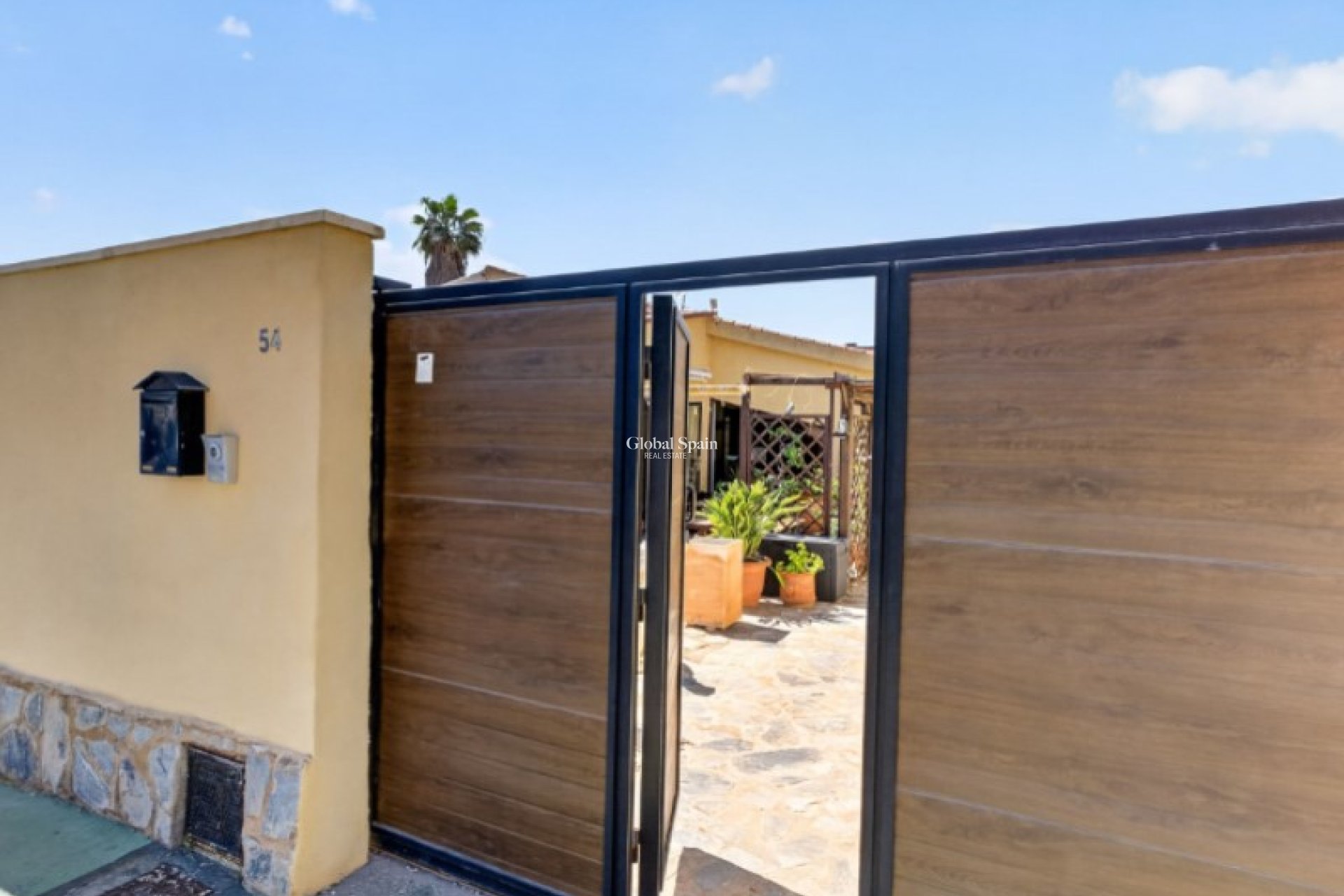 Odsprzedaż - WILLA  -
TORREVIEJA - 