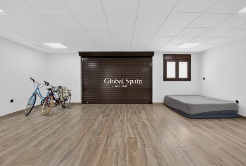 Odsprzedaż - WILLA  -
TORREVIEJA - 