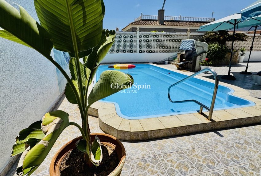 Odsprzedaż - WILLA  -
TORREVIEJA - 