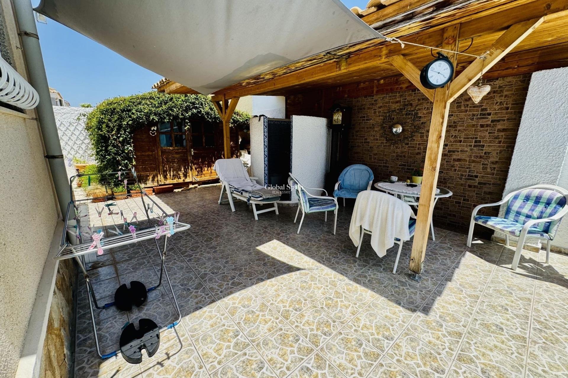 Odsprzedaż - WILLA  -
TORREVIEJA - 