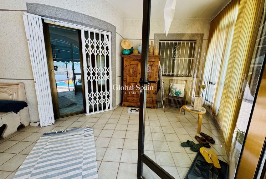 Odsprzedaż - WILLA  -
TORREVIEJA - 