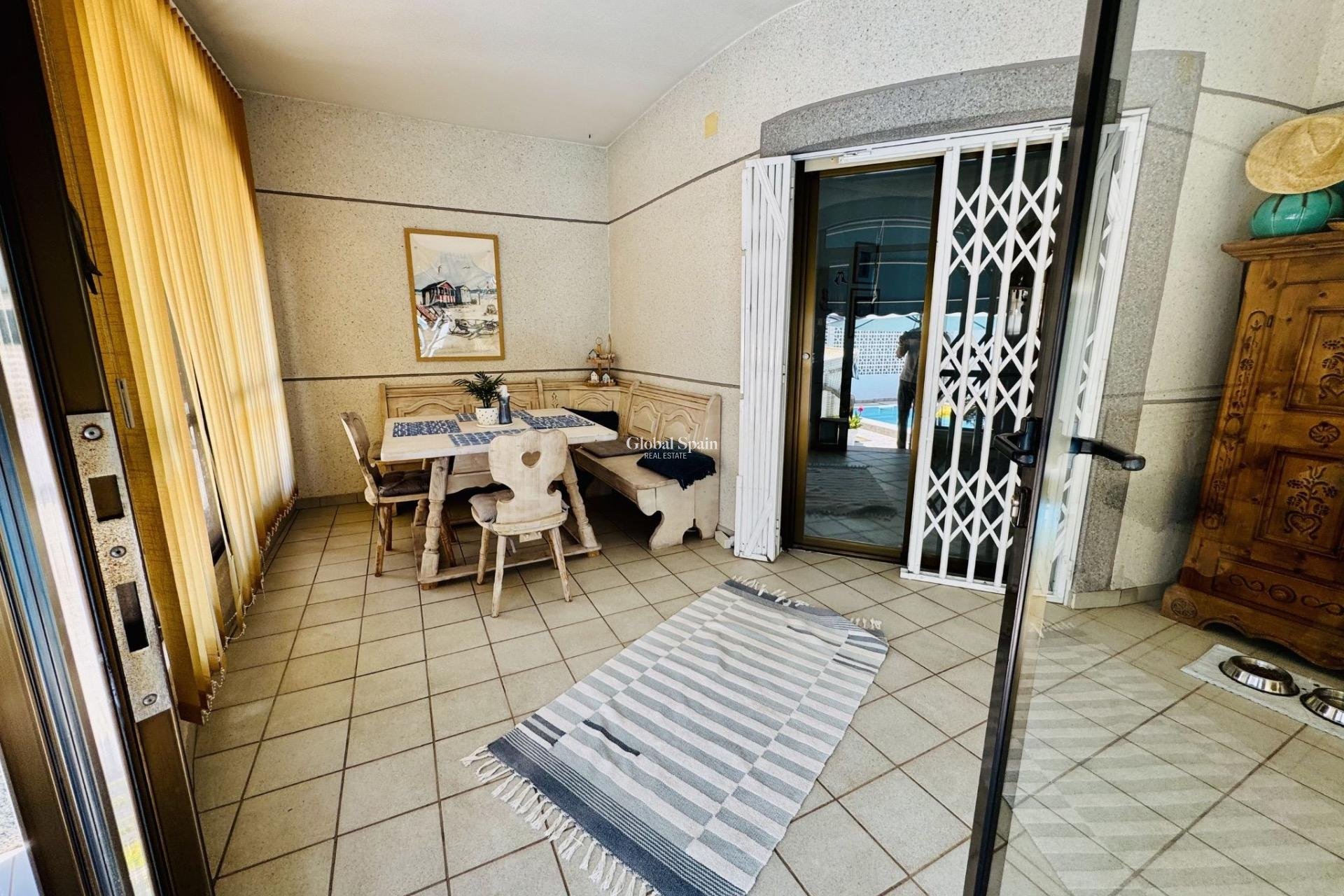 Odsprzedaż - WILLA  -
TORREVIEJA - 