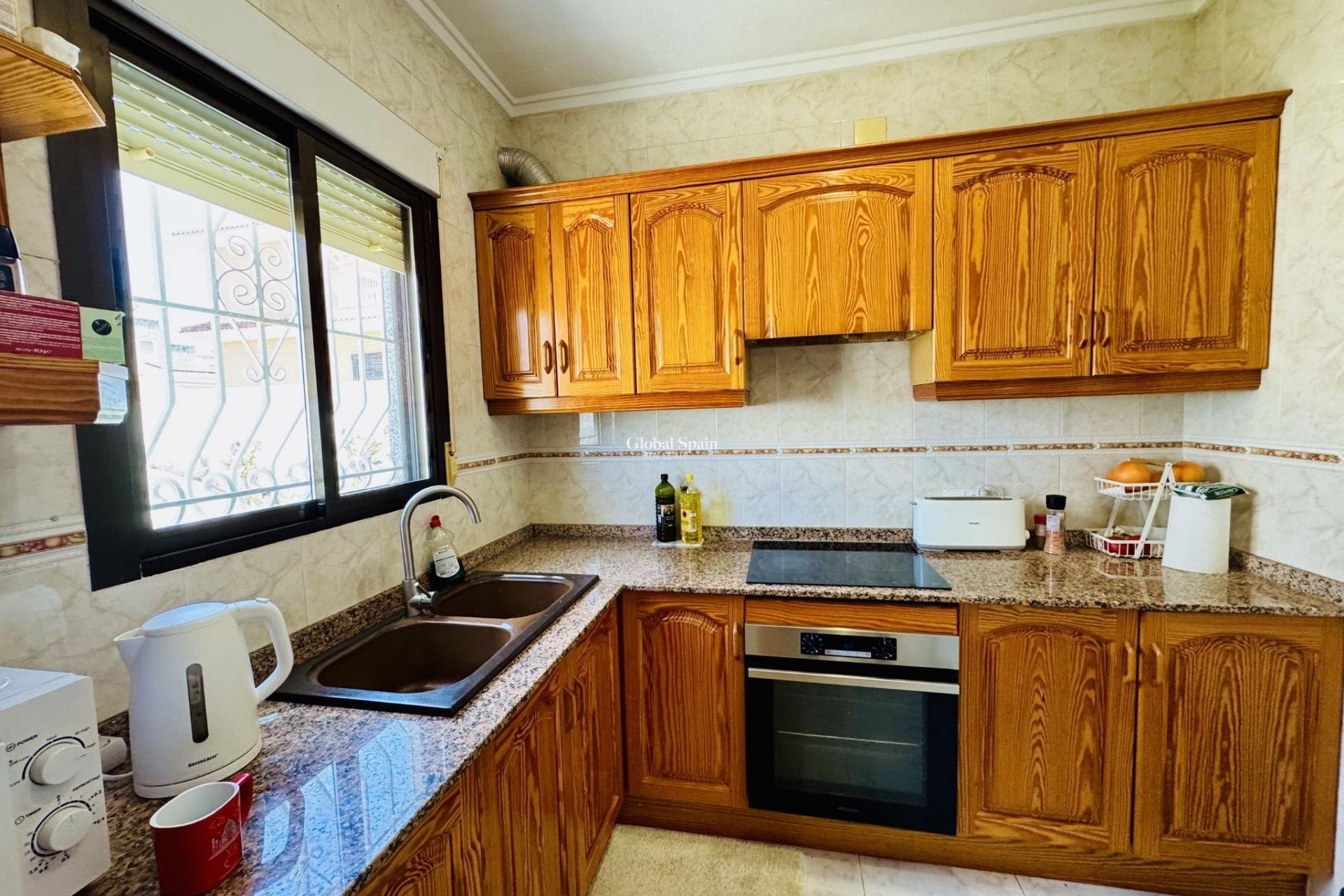 Odsprzedaż - WILLA  -
TORREVIEJA - 