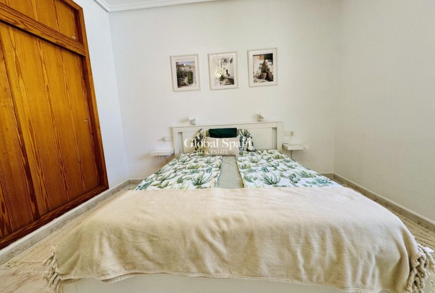 Odsprzedaż - WILLA  -
TORREVIEJA - 