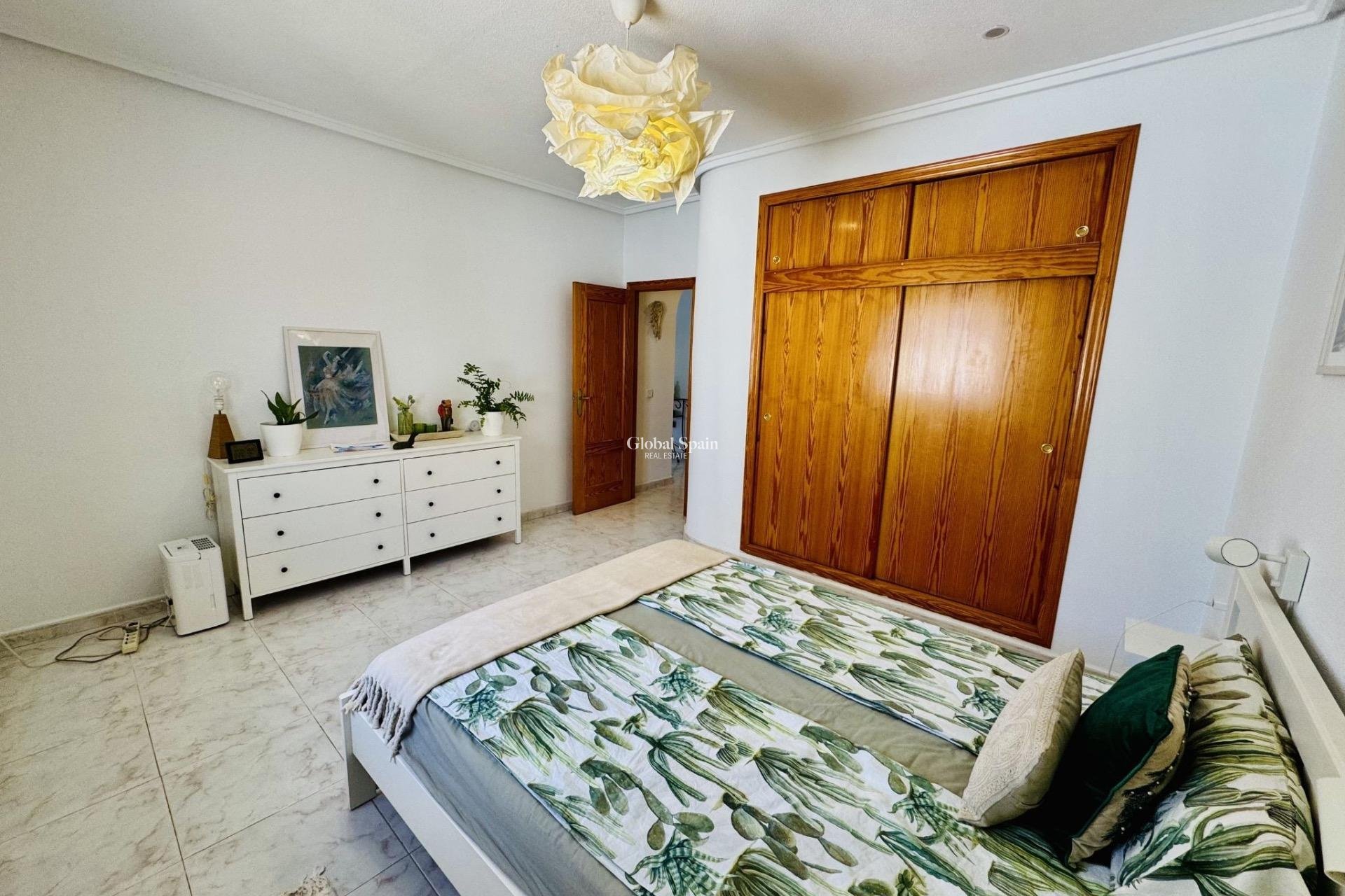 Odsprzedaż - WILLA  -
TORREVIEJA - 