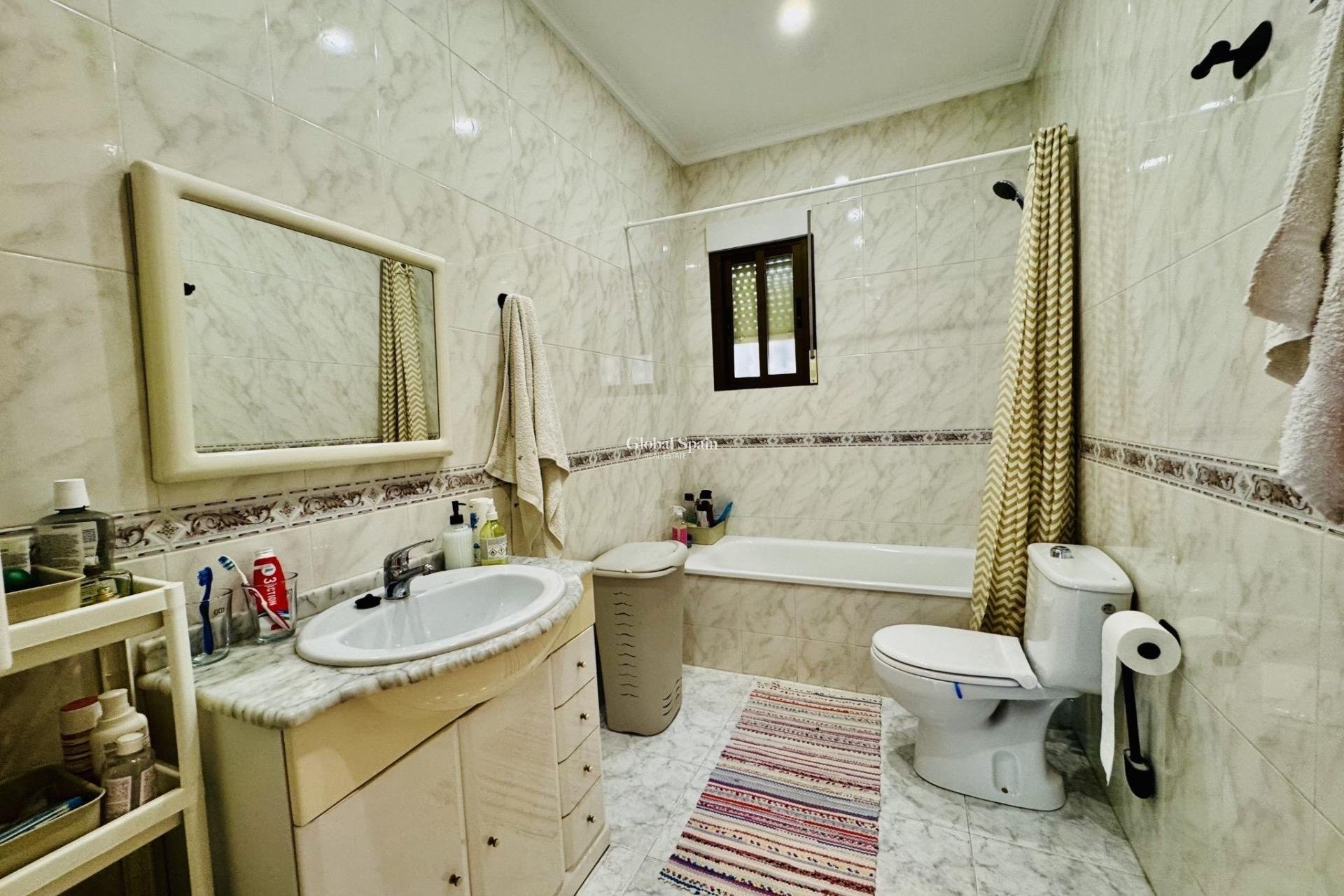 Odsprzedaż - WILLA  -
TORREVIEJA - 