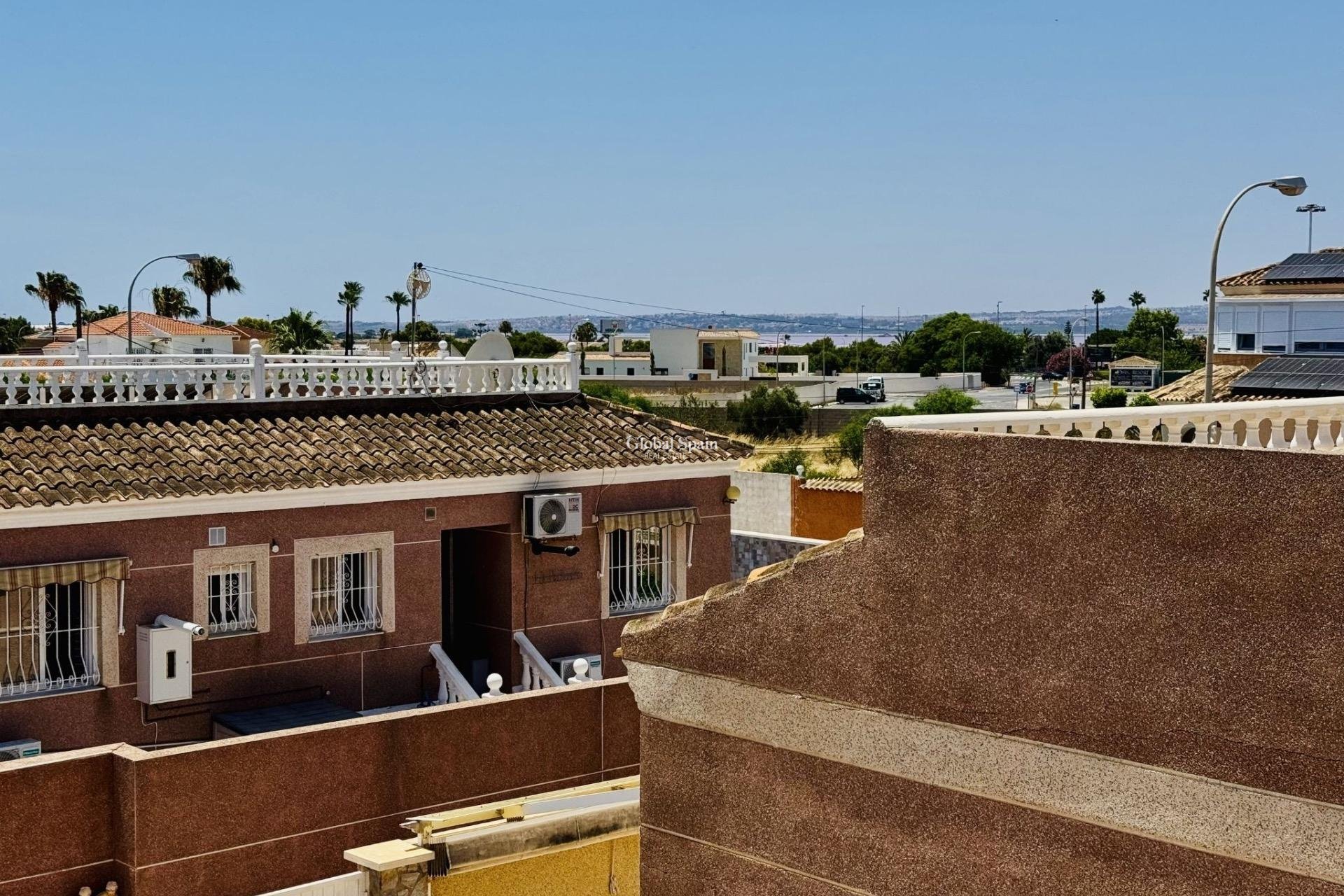 Odsprzedaż - WILLA  -
TORREVIEJA - 