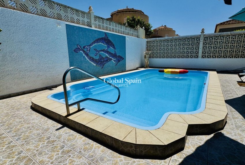 Odsprzedaż - WILLA  -
TORREVIEJA - 