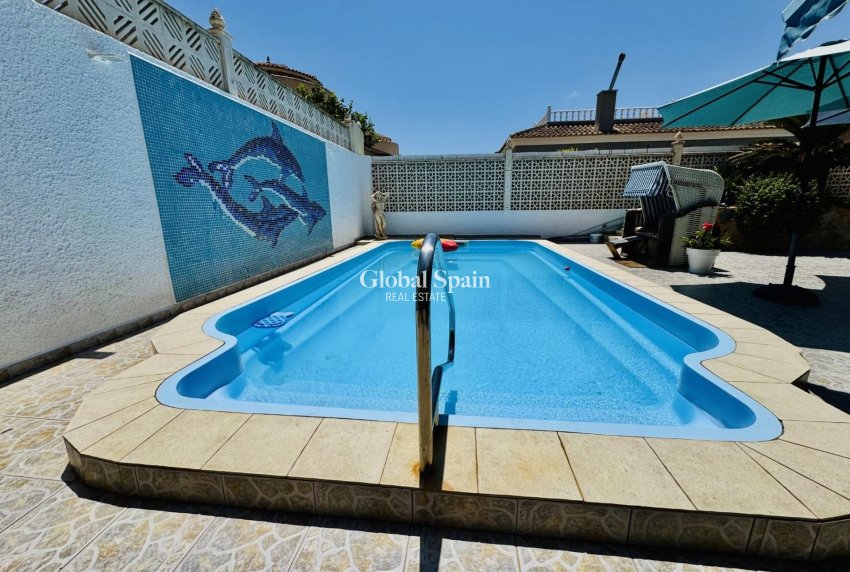 Odsprzedaż - WILLA  -
TORREVIEJA - 