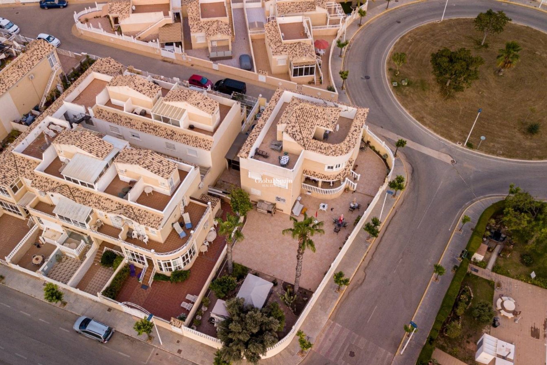 Odsprzedaż - WILLA  -
TORREVIEJA - 