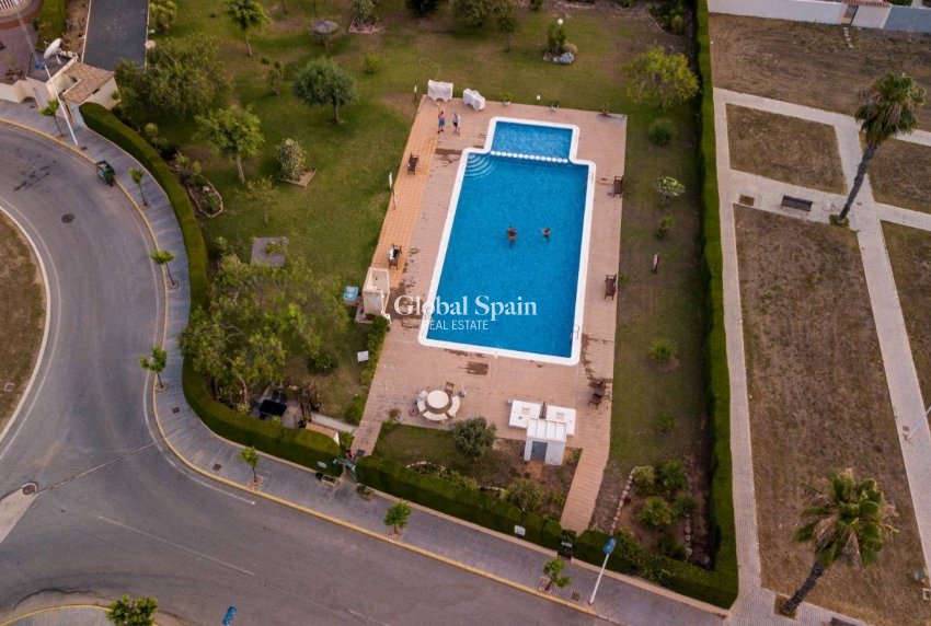 Odsprzedaż - WILLA  -
TORREVIEJA - 