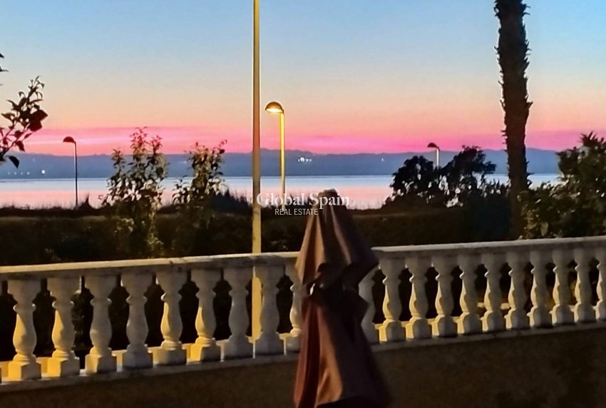 Odsprzedaż - WILLA  -
TORREVIEJA - 