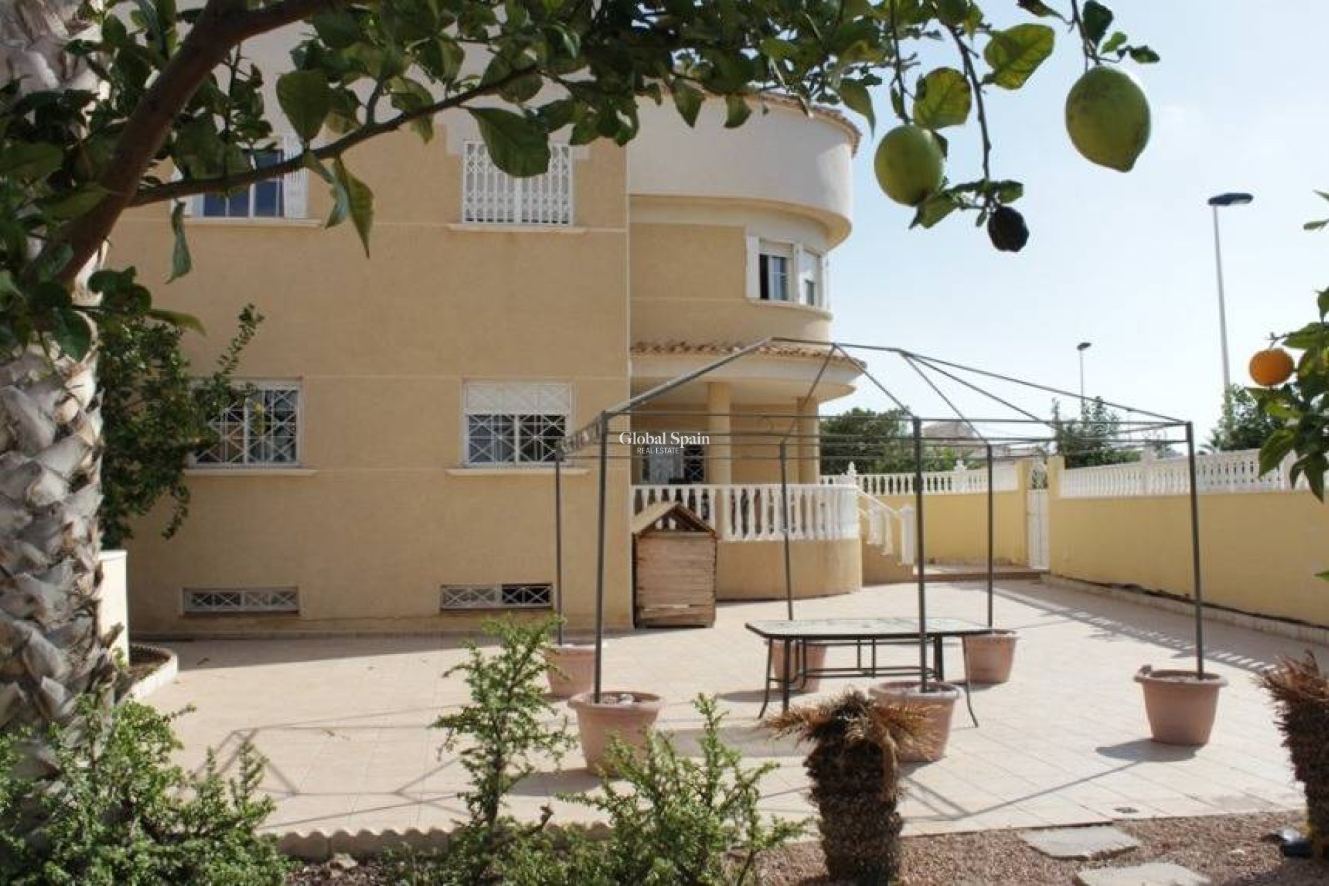 Odsprzedaż - WILLA  -
TORREVIEJA - 