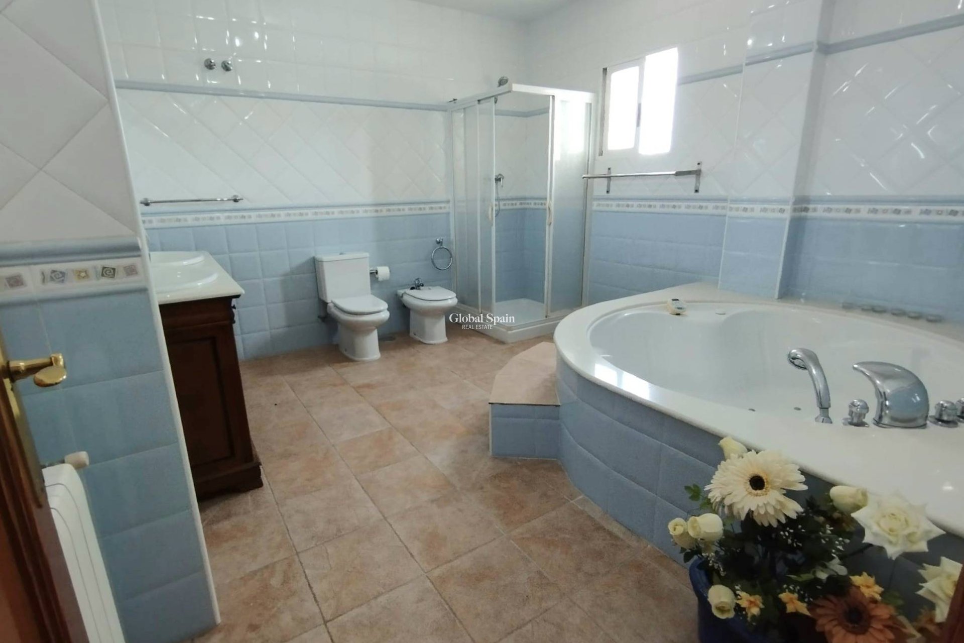 Odsprzedaż - WILLA  -
TORREVIEJA - 
