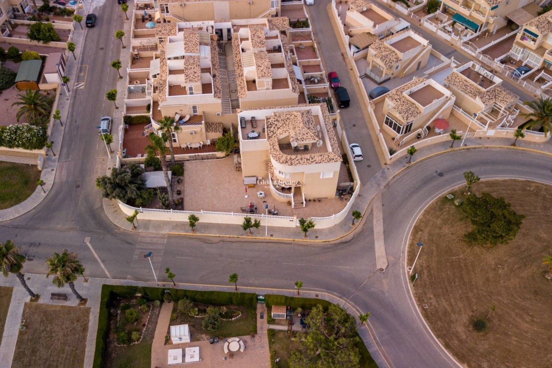 Odsprzedaż - WILLA  -
TORREVIEJA - 