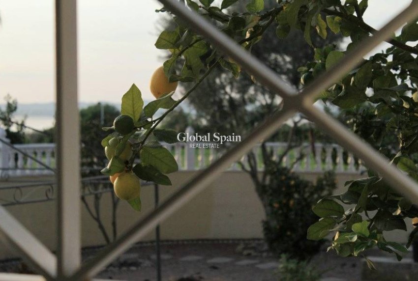 Odsprzedaż - WILLA  -
TORREVIEJA - 