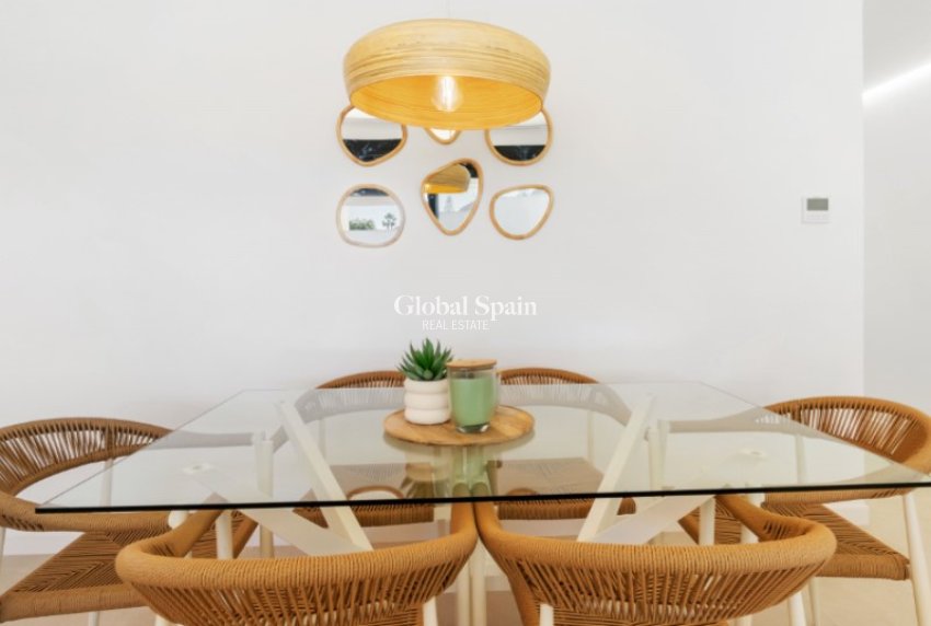 Odsprzedaż - WILLA  -
TORREVIEJA - 
