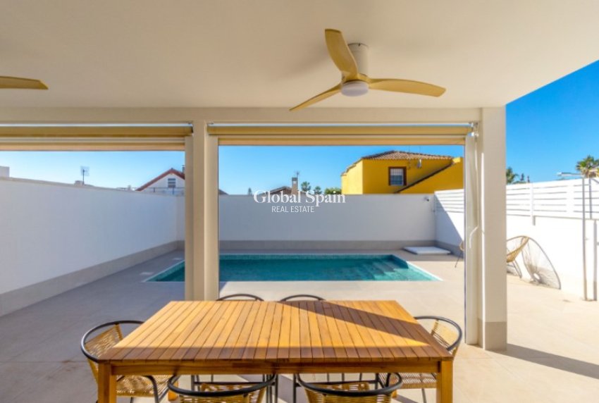 Odsprzedaż - WILLA  -
TORREVIEJA - 