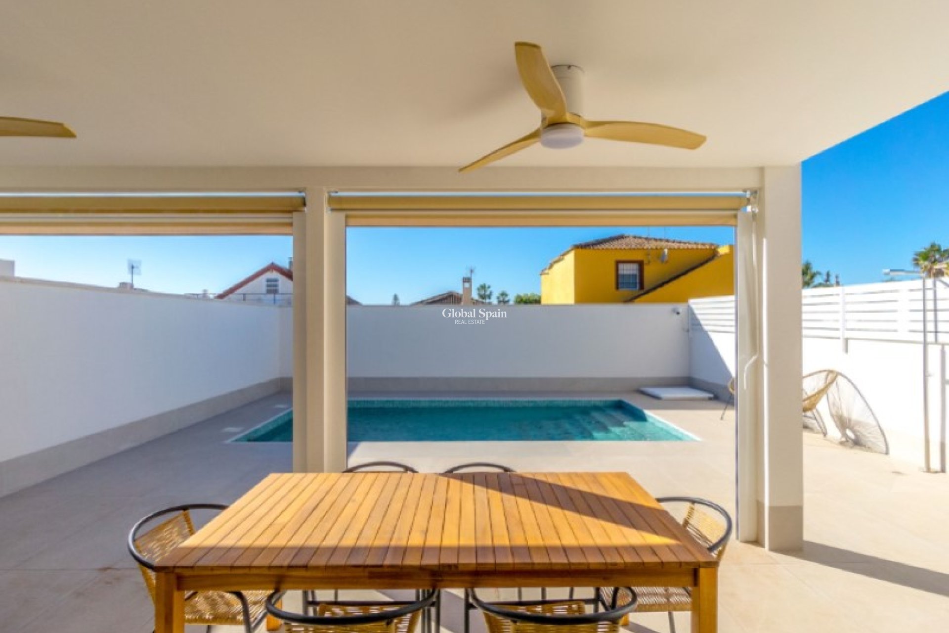 Odsprzedaż - WILLA  -
TORREVIEJA - 