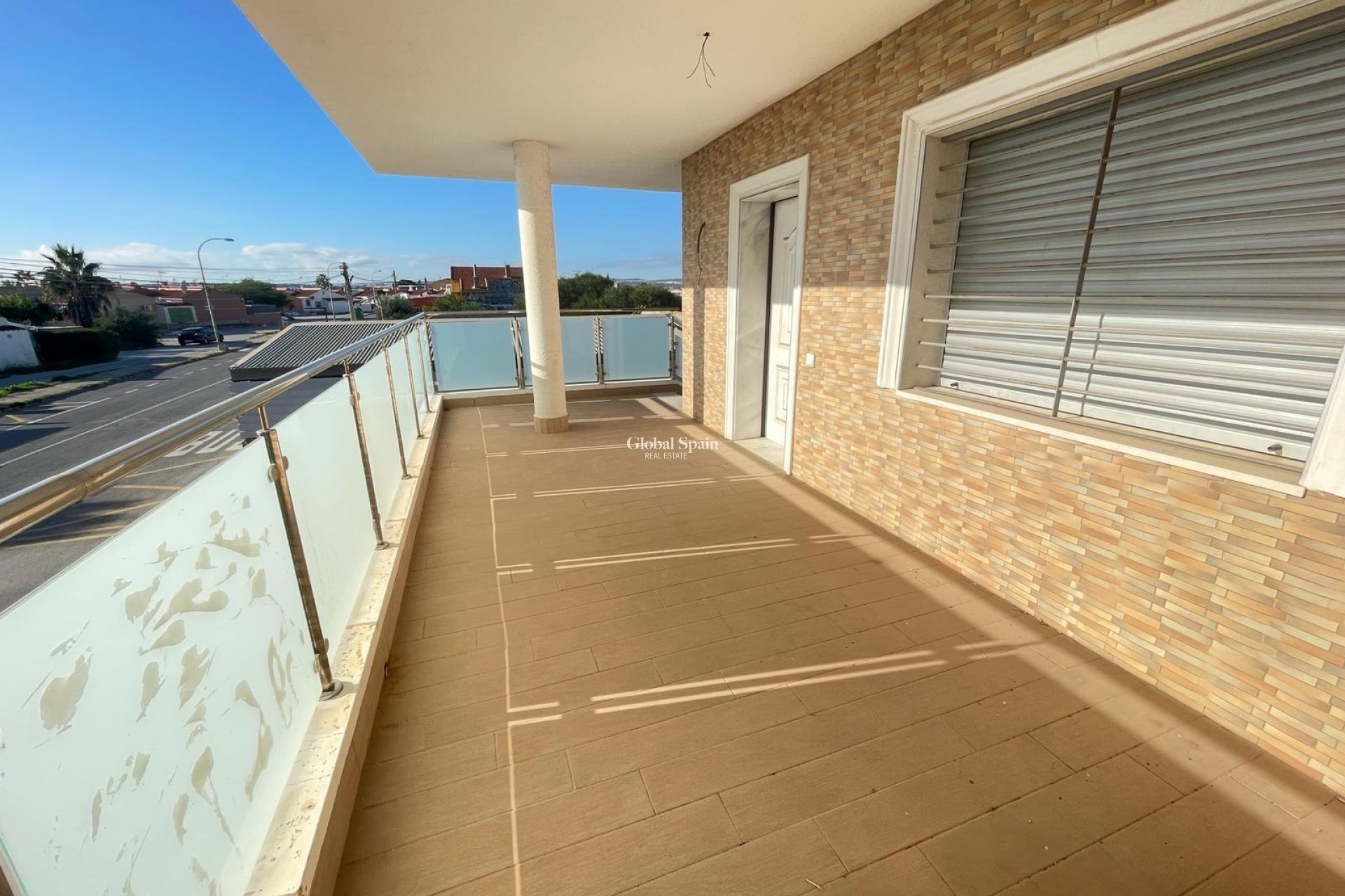 Odsprzedaż - WILLA  -
TORREVIEJA - 