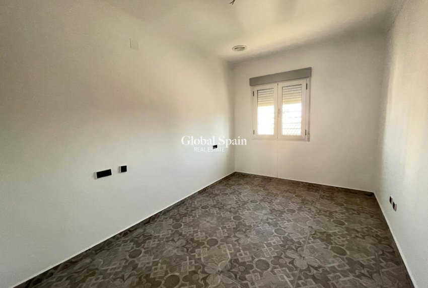 Odsprzedaż - WILLA  -
TORREVIEJA - 