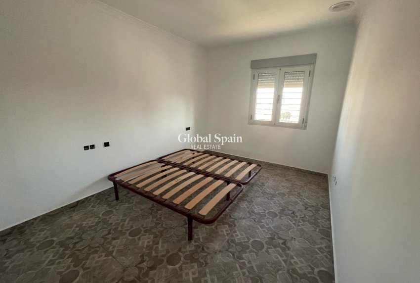 Odsprzedaż - WILLA  -
TORREVIEJA - 