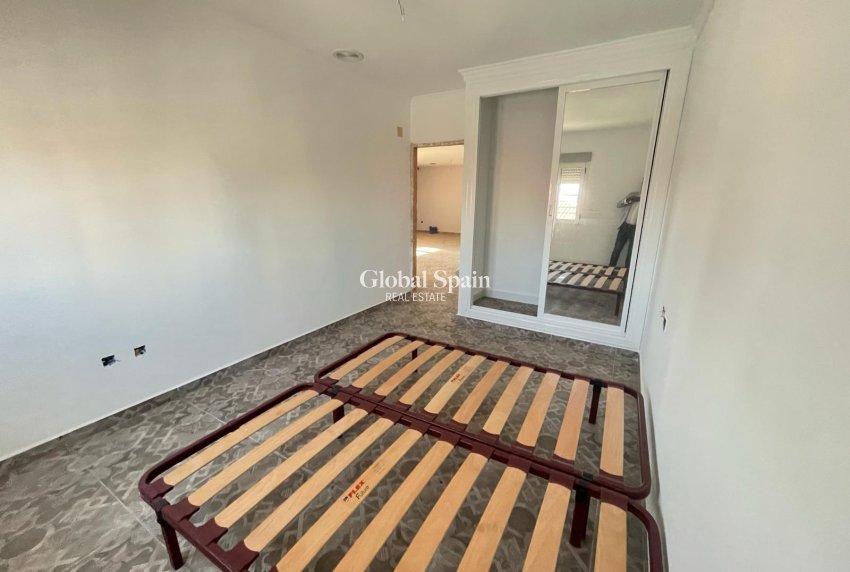 Odsprzedaż - WILLA  -
TORREVIEJA - 