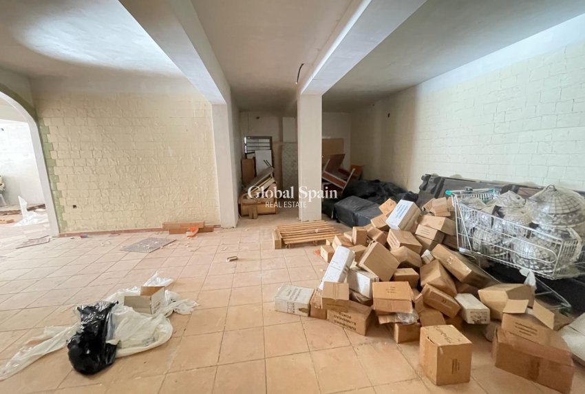 Odsprzedaż - WILLA  -
TORREVIEJA - 
