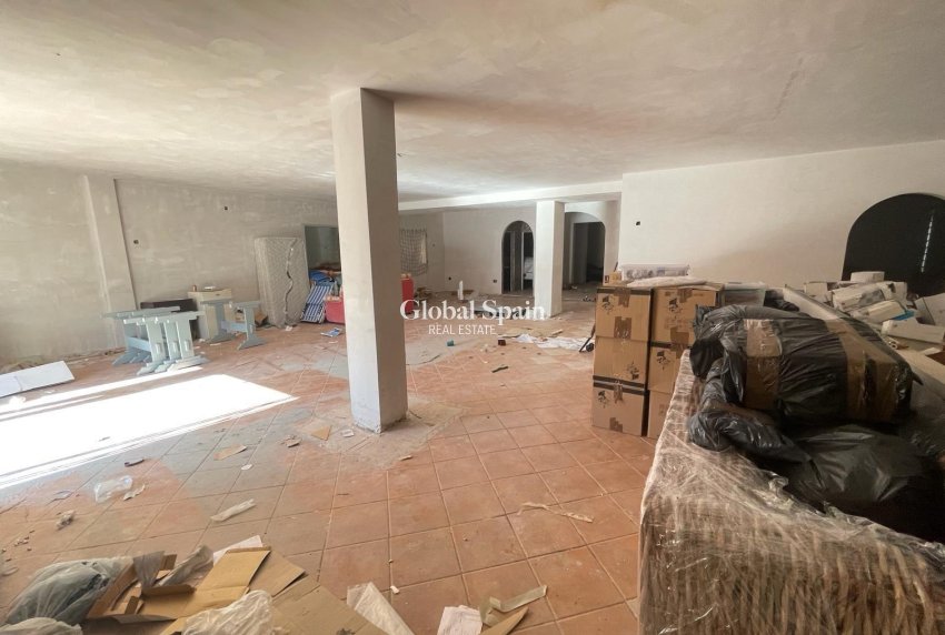 Odsprzedaż - WILLA  -
TORREVIEJA - 