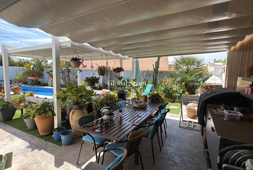 Odsprzedaż - WILLA  -
TORREVIEJA - 